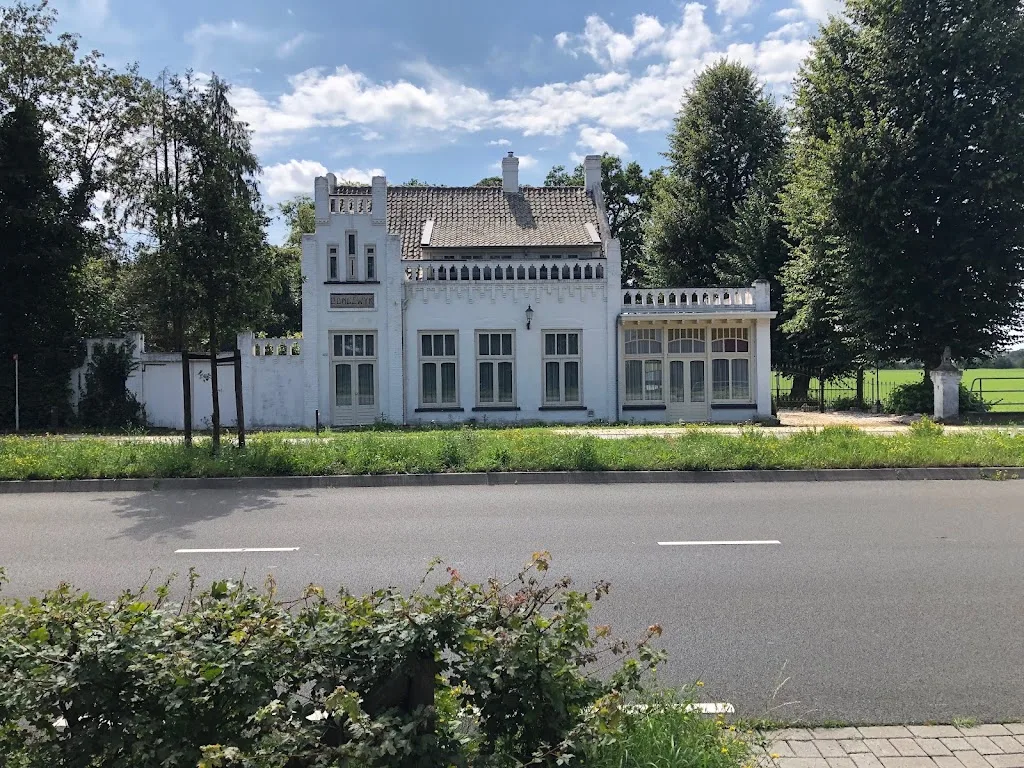 Equestrian Centre Tilburg / Stal Bien-Venue B.V. - foto 2