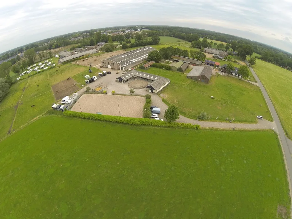 Holsten Stables - foto 2